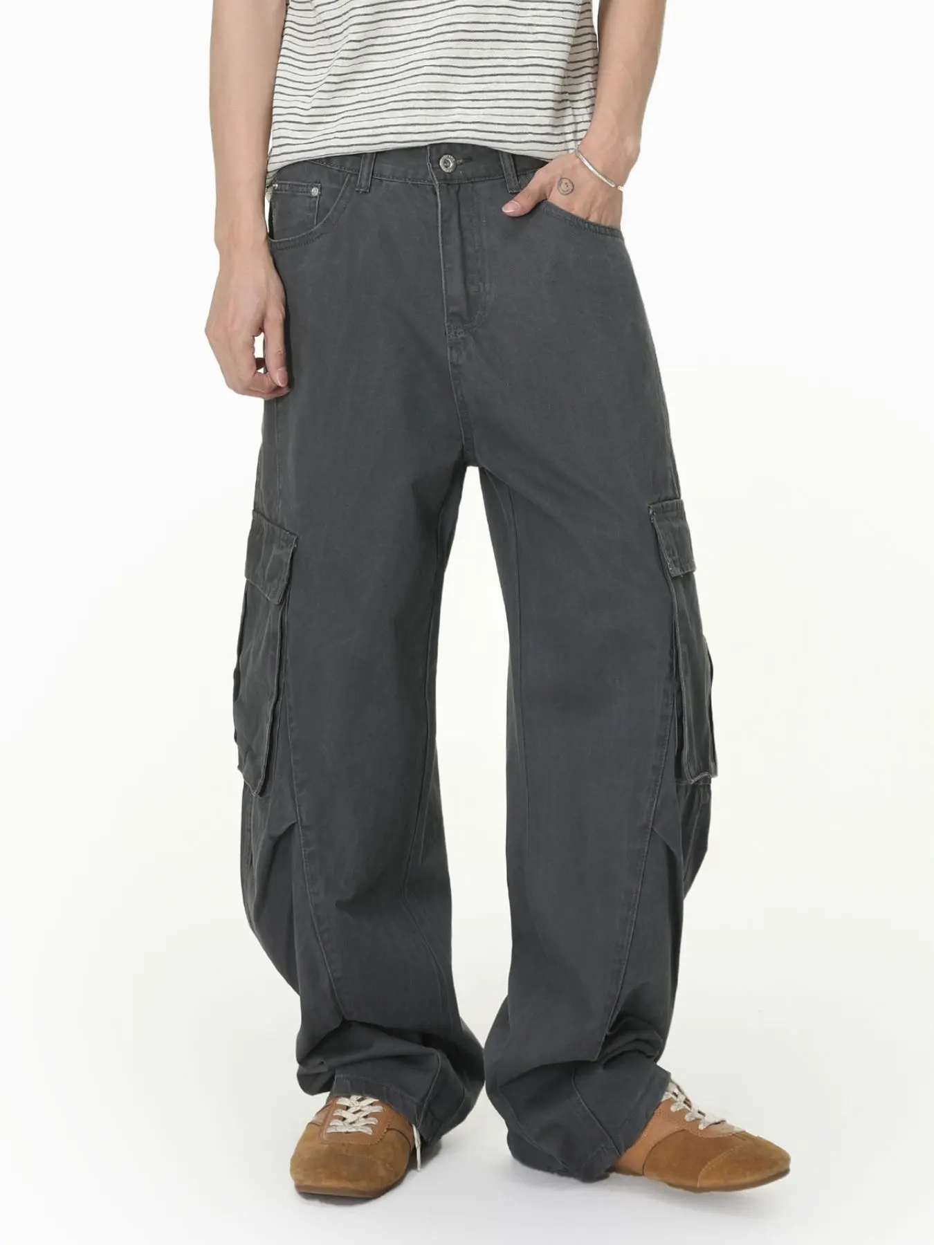 Men's Loose-Fit Cargo Jeans